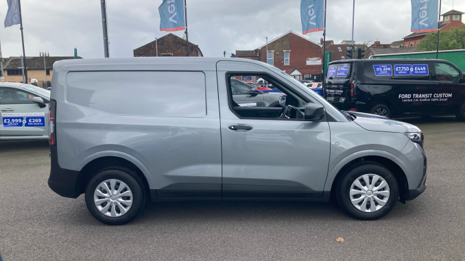 Ford Transit Courier Diesel 1.5 EcoBlue Trend Van - Image 9